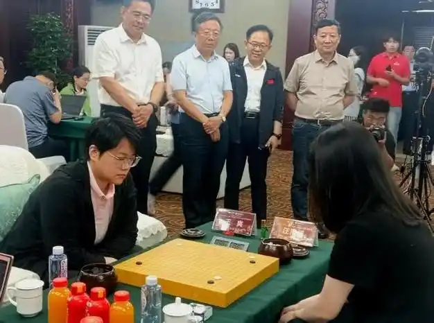 巾帼争锋燃爆平原：鲁沪女将乒羽擂台亮剑，斯诺克女皇也来抢戏？